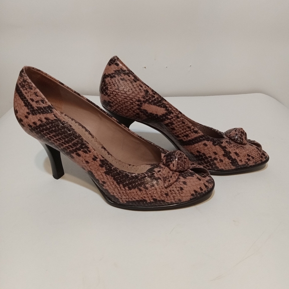 Franco Sarto Heels Snake Embossed Print Pink & Black Wm 5 1/2 Button bow Leather - Picture 2 of 9